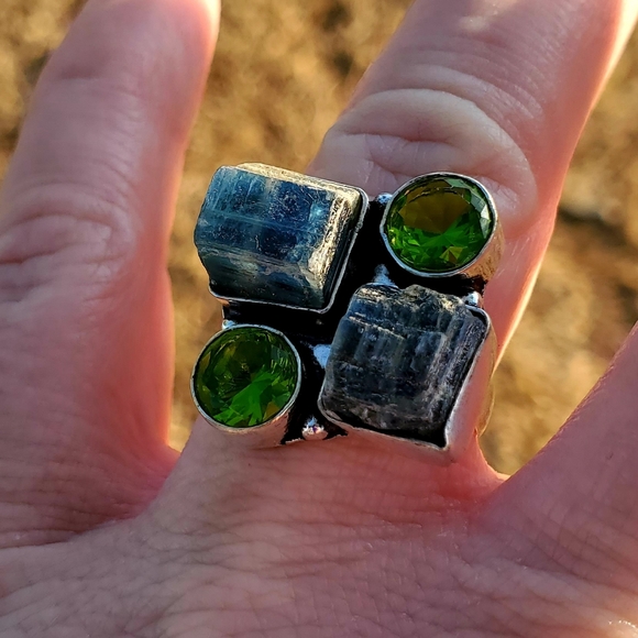 New Rough Kyanite & Peridot 925 Silver Ring. - Picture 10 of 16
